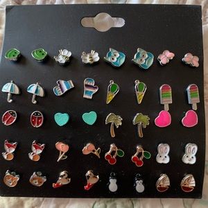 ‼️ 5/$20 - 20 pairs stud Earrings